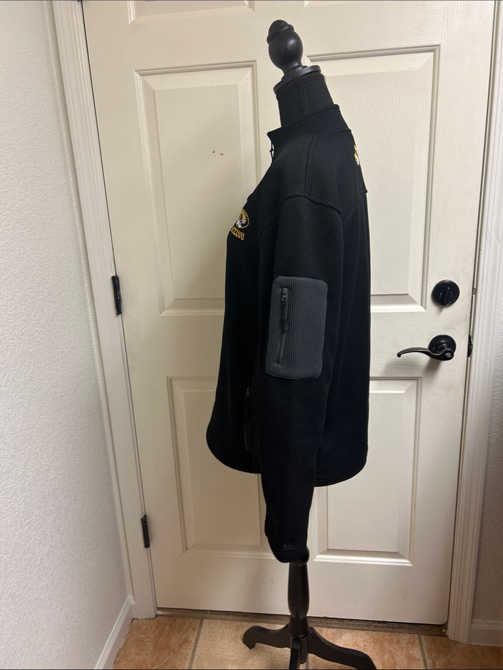 COLOSSEUM MISSOURI BLACK ADVANTAGE LONG SLEEVE QTR ZIP PULLOVER, Medium, EUC - Picture 8 of 10